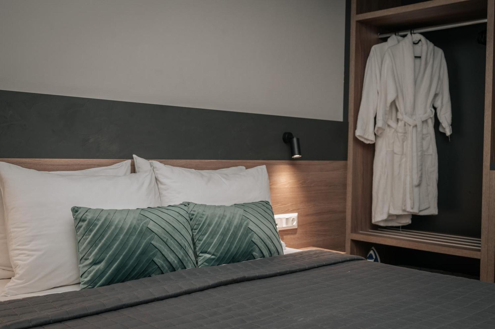 Elizabeth Queen Luxury Rooms Paralía Buitenkant foto